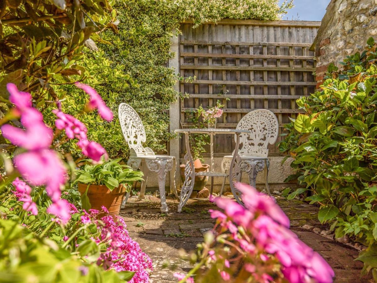 Pass The Keys Charming Apartment Attached To Thatched Cottage 치체스터 외부 사진
