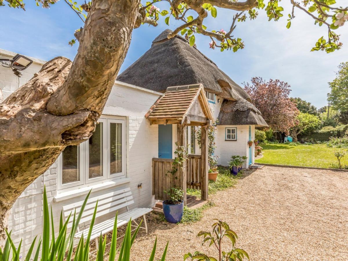 Pass The Keys Charming Apartment Attached To Thatched Cottage 치체스터 외부 사진