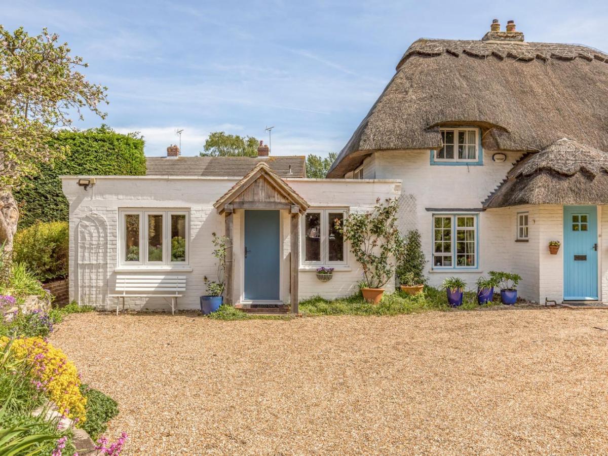 Pass The Keys Charming Apartment Attached To Thatched Cottage 치체스터 외부 사진