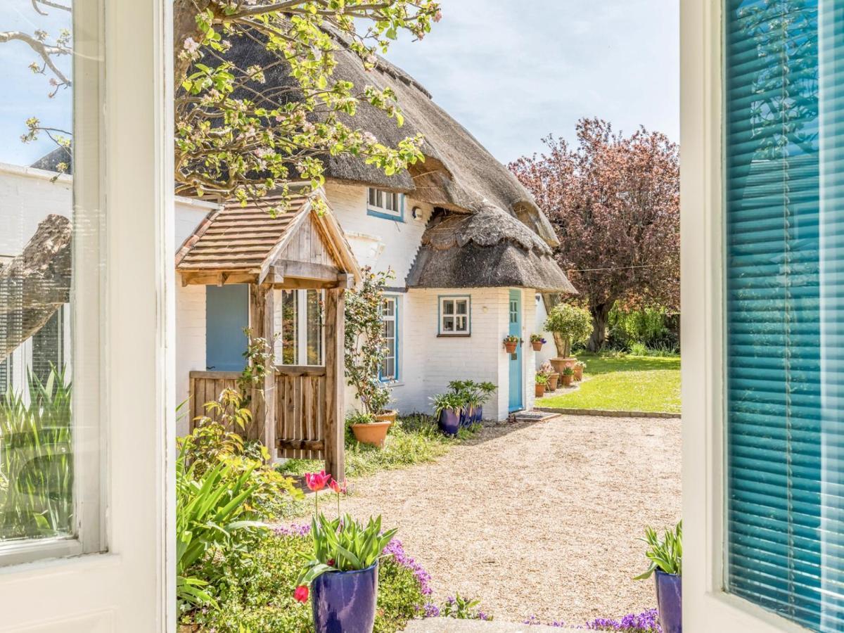 Pass The Keys Charming Apartment Attached To Thatched Cottage 치체스터 외부 사진