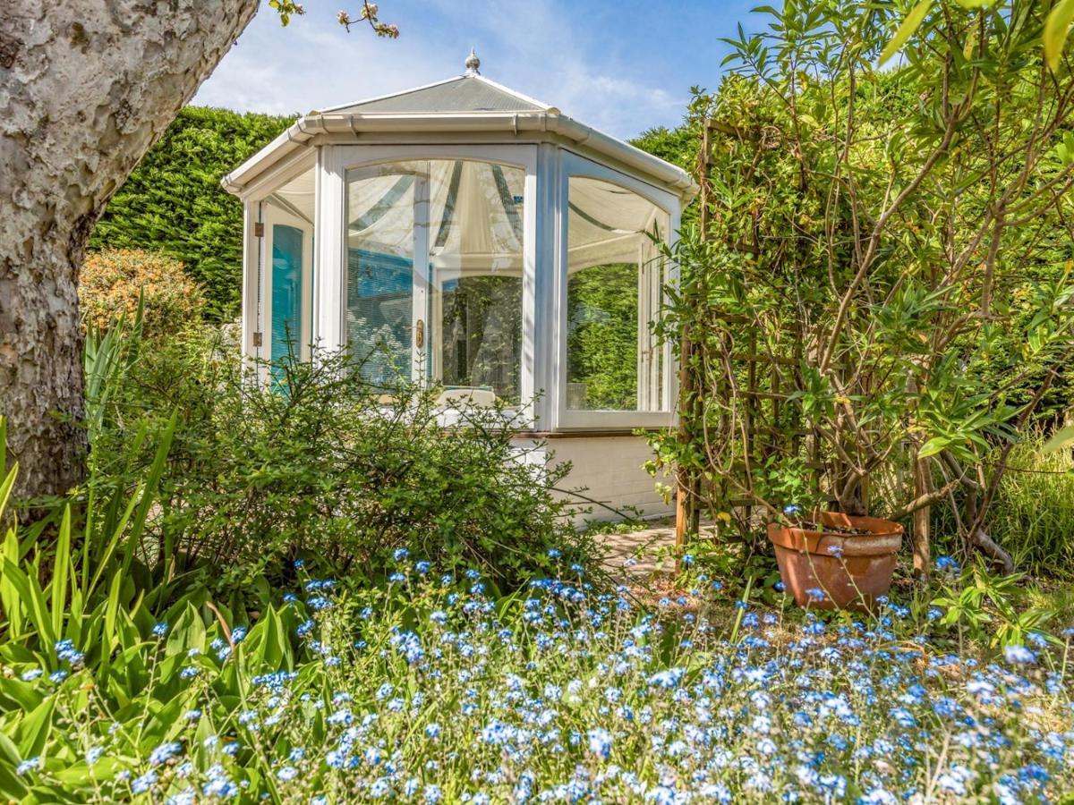 Pass The Keys Charming Apartment Attached To Thatched Cottage 치체스터 외부 사진