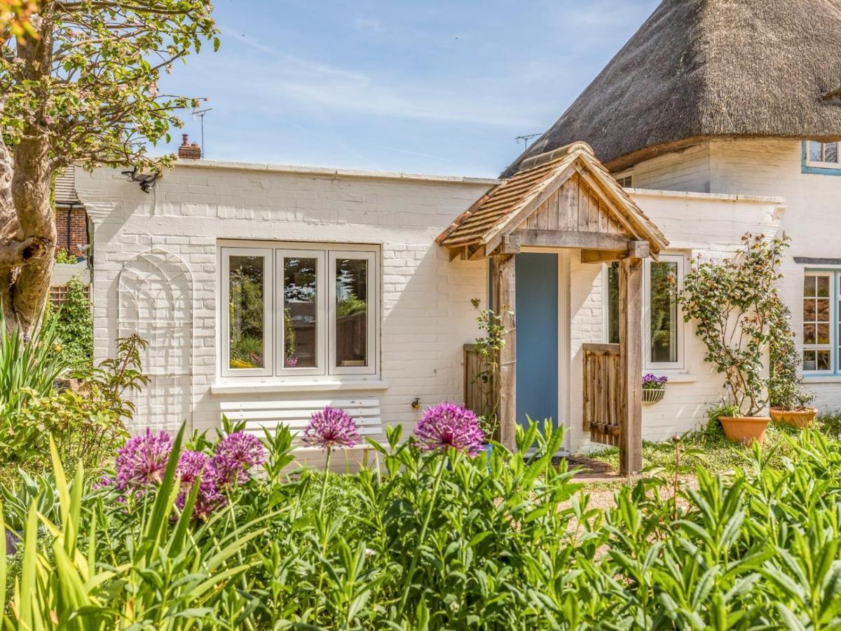 Pass The Keys Charming Apartment Attached To Thatched Cottage 치체스터 외부 사진
